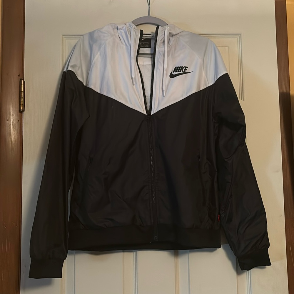 Nike Windbreaker size medium